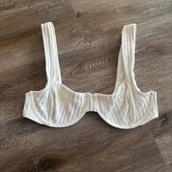 L Space Women's Medium Textured Tori Bikini Top Cream Underwire Demi Cup Beach M - Picture 2 of 8